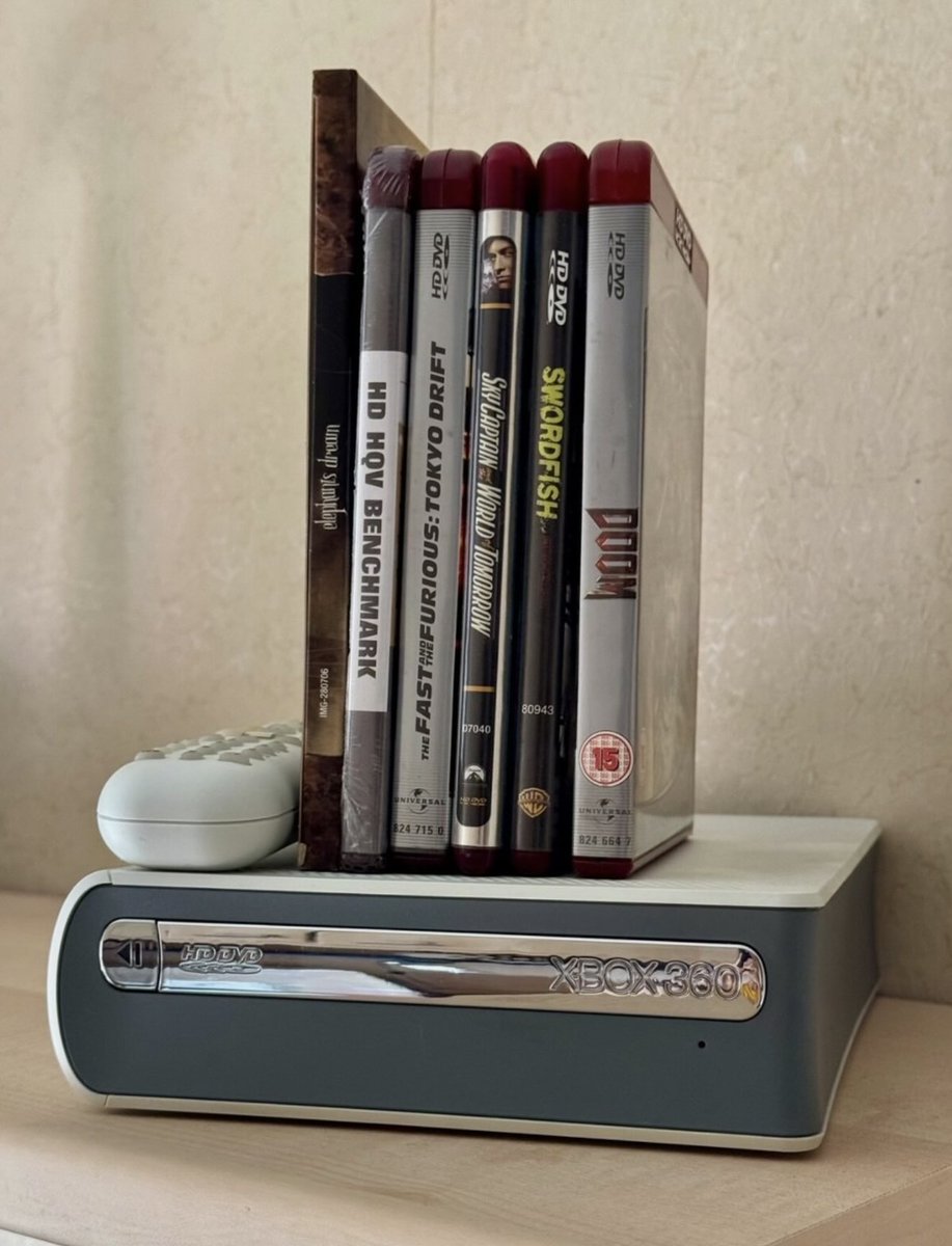 liert420's tweet photo. before blu ray there was hd dvd #gonebutneverforgotten https://t.co/UNN8wk4RZZ