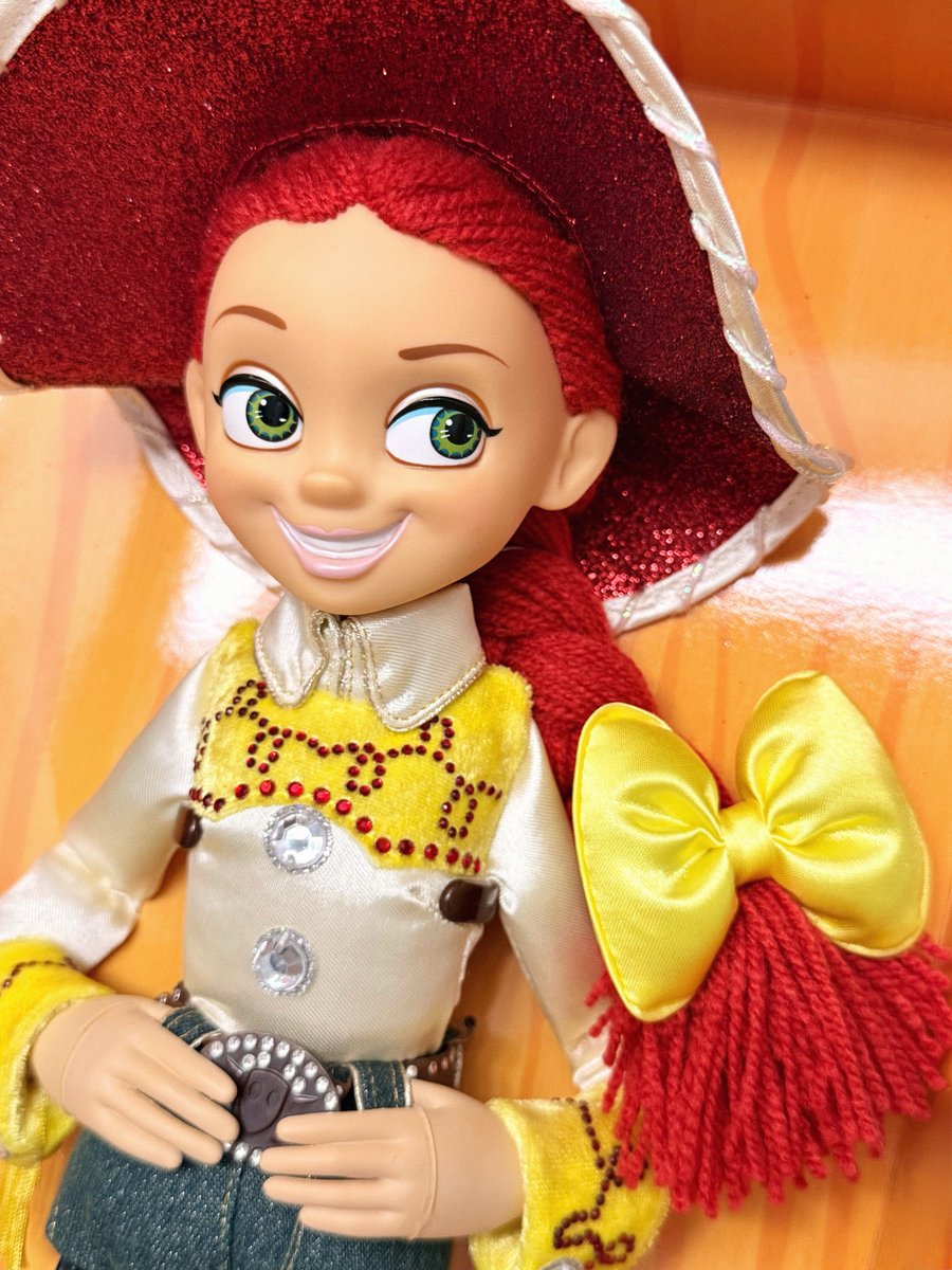 mmdisney200's tweet photo. #ToyStory5 was incredible omg I was super happy with the idea of Jessie finally getting the spotlight, it’s long overdue but I never thought they would deliver this hard, I don’t want to spoil anything so I’ll just say Jessie got the closure she deserves. So beautifully done, cried like a baby 😭 

I already loved “I knew it, I knew you” but after watching the film it takes on a whole other life 👏🏽 only Taylor could capture her whole story so perfectly in a song 🤠