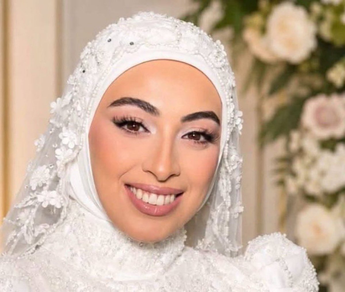 SilentlySirs's tweet photo. Her name was Jana Ali Hashem.
She had been married for six months.
She was pregnant.

Today, according to local reports, she was killed in an Israeli strike.

In Lebanon,

even a life that has not yet begun is made to pay the price of war. https://t.co/Bkkd536D9h