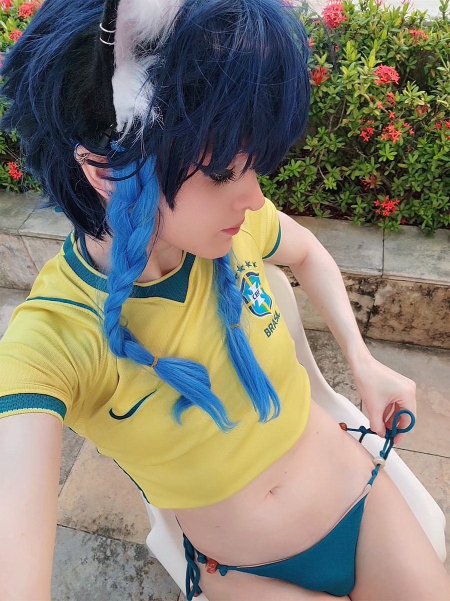 trappychan's tweet photo. You come to the pool and this is your neighbour https://t.co/h5p0aZnLpA