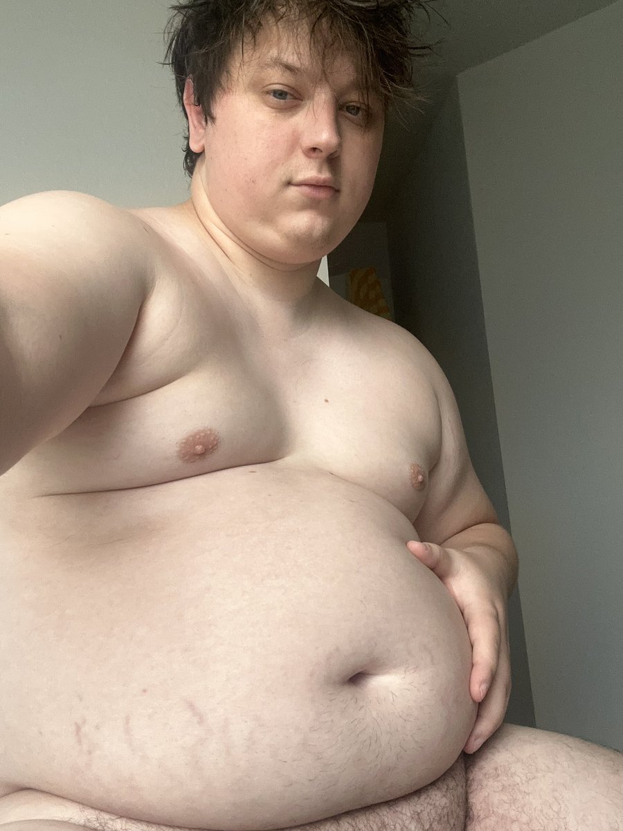 fattesttwink's tweet photo. how’s the view from down there? 😏 https://t.co/O93XzJGmDm