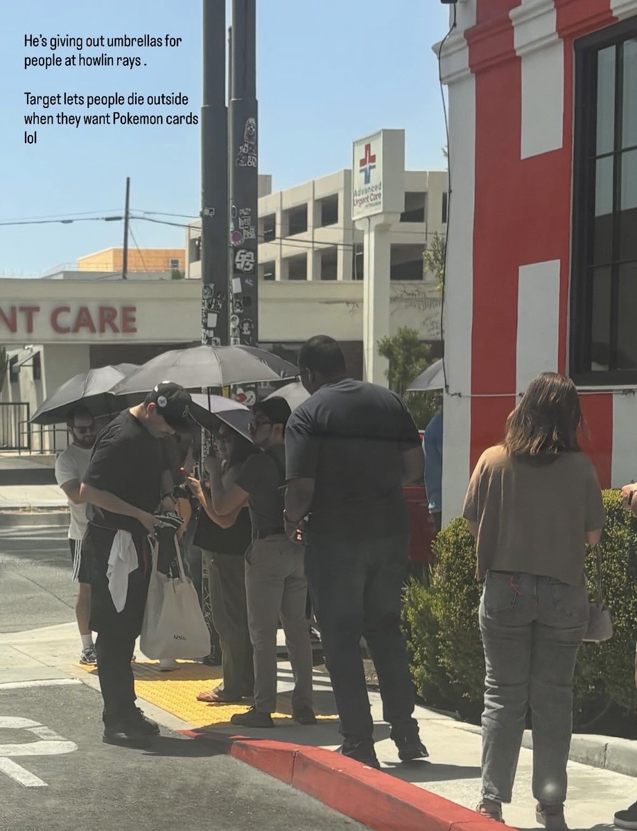 ally_sins's tweet photo. Howlin Ray’s employee giving out umbrellas to people to stay out the sun . Target employees will see people and kids outside waiting for Pokemon and make them wait longer in the heat . Let this be a lesson for you target ,be kind to people @Target @LA_PTCGRestock @squirtletcgoc2 https://t.co/CMRR7KxyOP