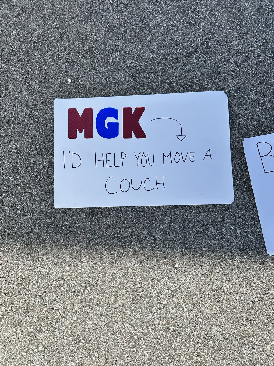 Mitchydrake's tweet photo. @machinegunkelly hey, they are not letting signs in bigger than a piece of paper😭😭 we had to throw them away https://t.co/tj7QkTJoWA