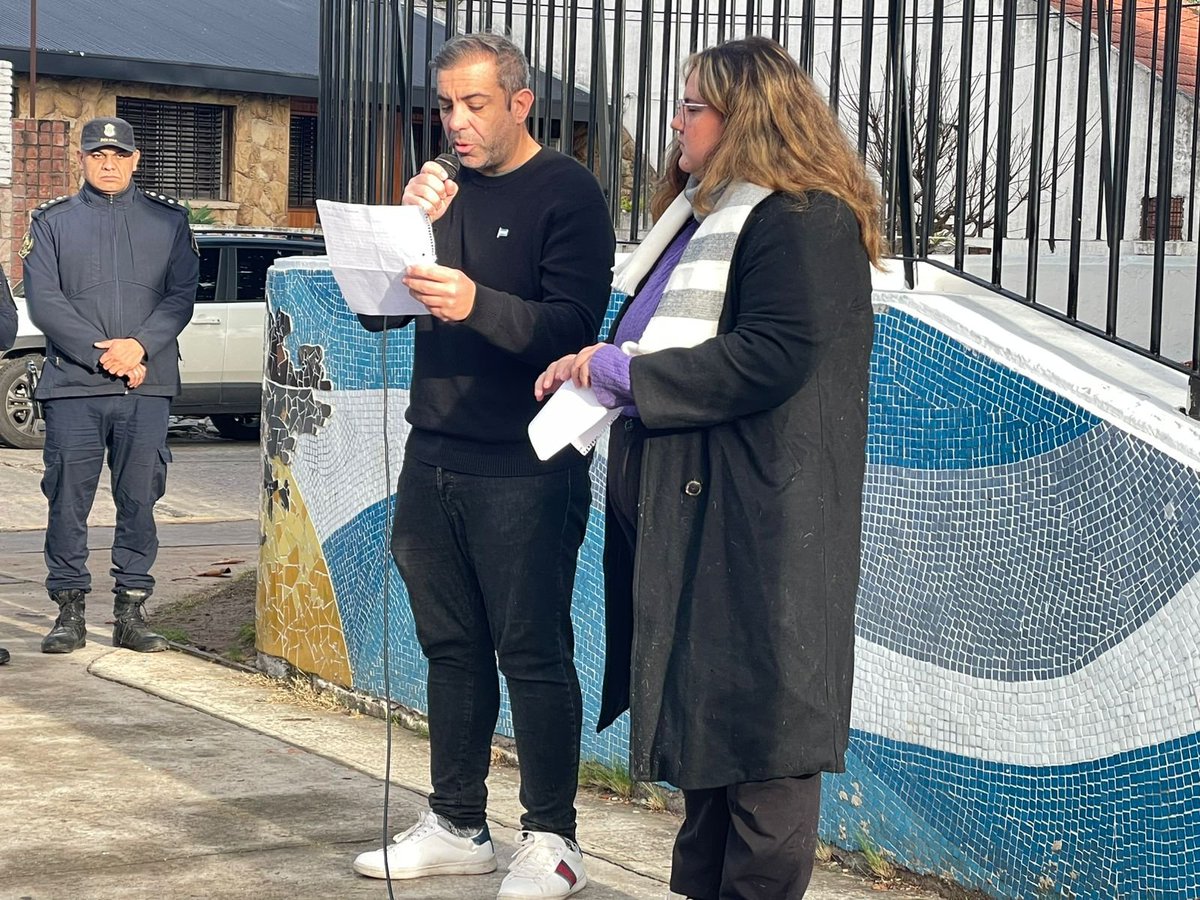 rditale's tweet photo. Hoy en San Martin celebramos nuestra bandera, la celeste y blanca. Símbolo de unidad, identidad y esperanza. 

Cuidar nuestros colores es cuidar a nuestra comunidad, fortaleciendo cada día los lazos que nos unen y nos inspiran a seguir trabajando por el futuro 🇦🇷💙 https://t.co/r1wzE8u6lp