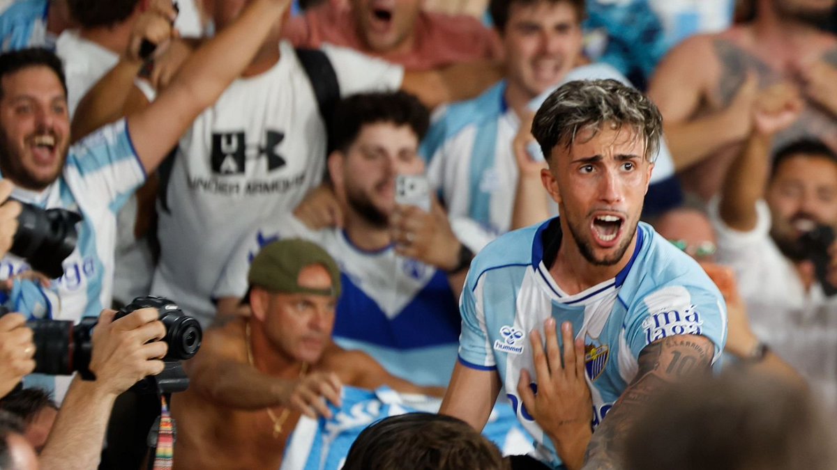 kitgolcamisetas's tweet photo. MÁLAGA.... EQUIPO DE PRIMERA 🏆🆙

¡Enhorabuena malaguistas! 

👉 La camiseta del ascenso y mucho más en nuestra web https://t.co/BbUFo5W3qm https://t.co/ddSFV5JSlj