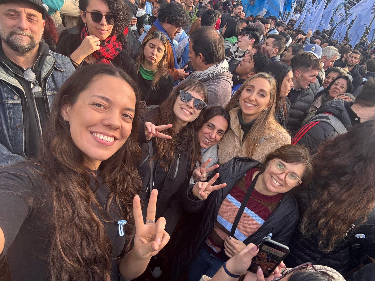 Juli_Strada's tweet photo. A favor de la democracia.
En defensa de Cristina. 
Hoy en Parque Lezama. https://t.co/8ceGaCMdmL