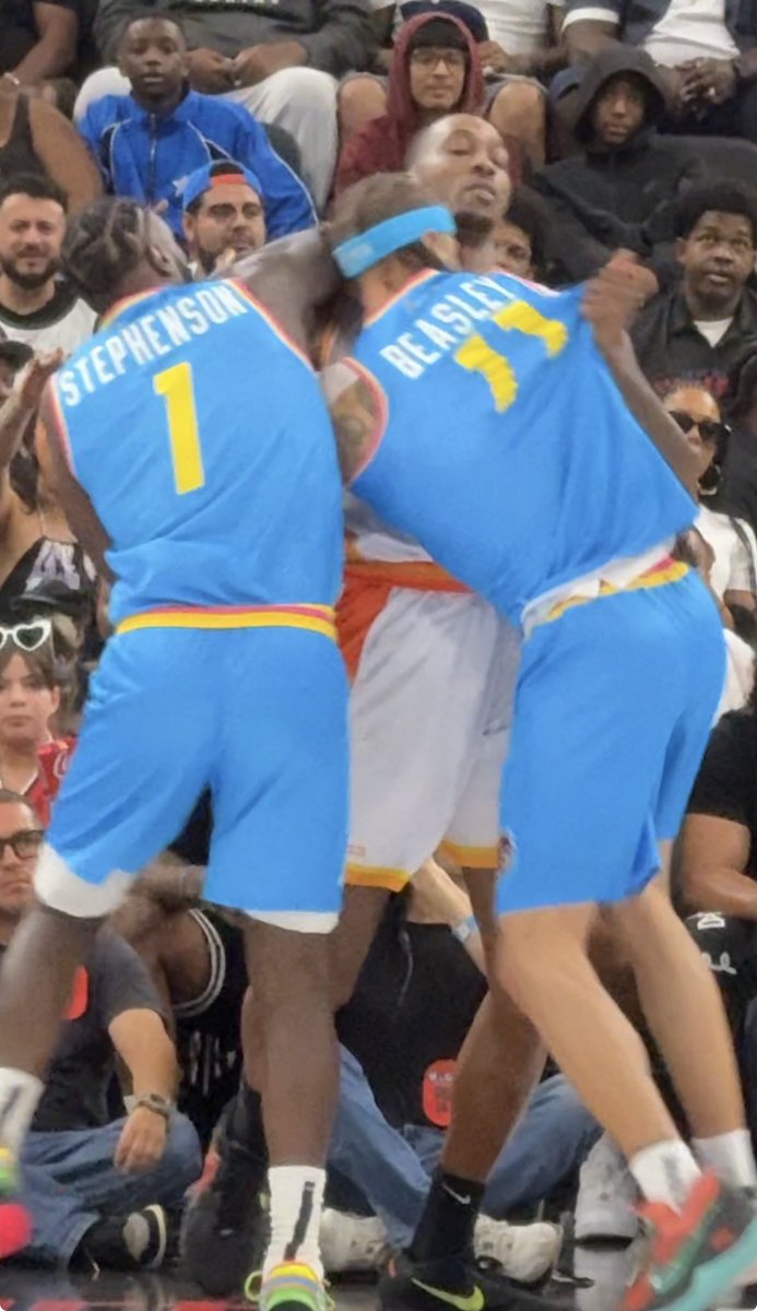 Ballislife's tweet photo. Dwight vs Lance and Beasley https://t.co/57rX5SDCma