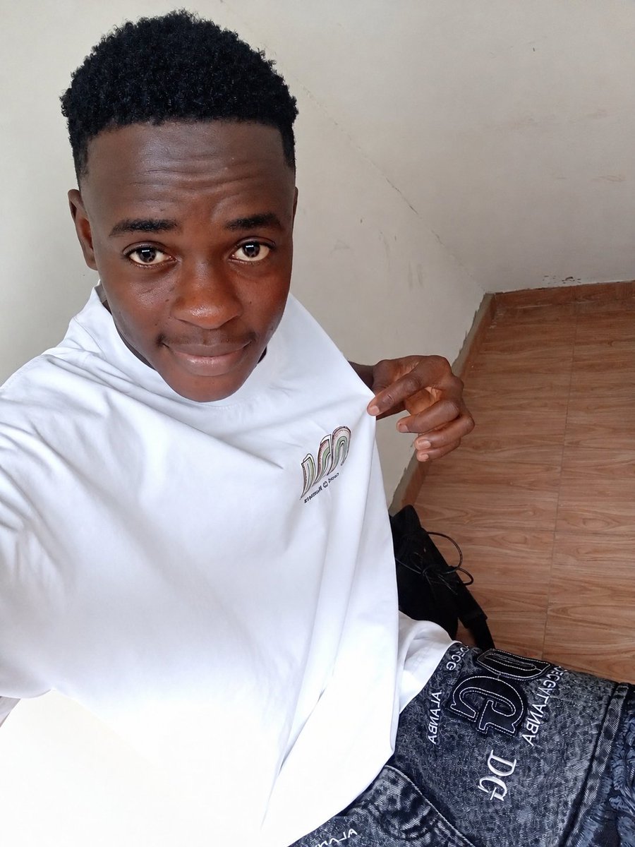 Emmaculate_8229's tweet photo. Have you seen a fyn boy on X b4 and who is he..??? https://t.co/QhYYDAQ3dM