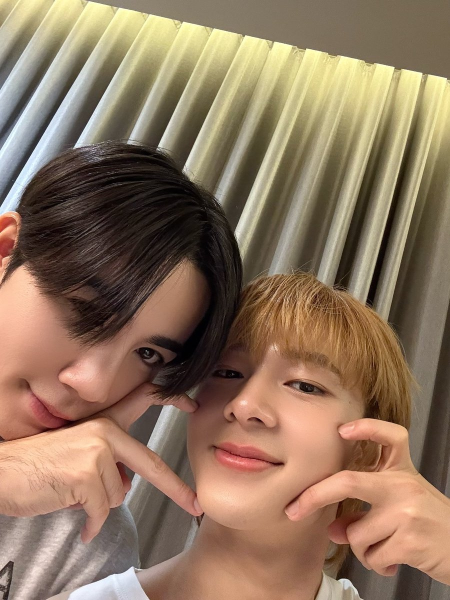 ChuyZnn's tweet photo. Good Day to our talented couple 
#ZeeNuNew always here to support both of you. ❤️🩷💚💖 https://t.co/cco8KthhcM