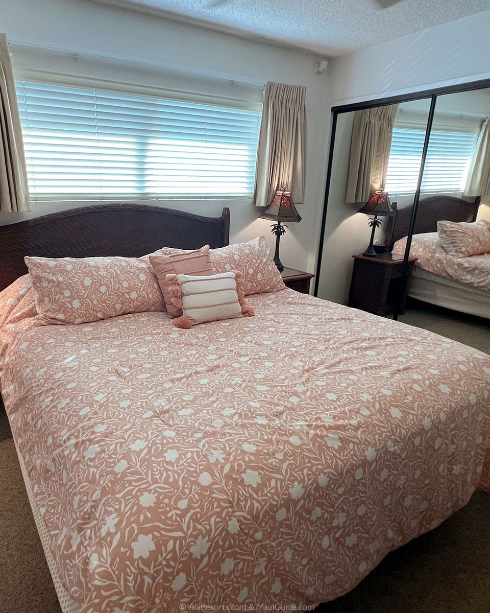 Maui's tweet photo. Kihei Beach 203 is a 1 bedroom, 1 bath beachfront condo on Sugar Beach with a private ocean view lanai and elevator access. You’ll have a king bed, central A/C, an in-unit washer and dryer, and a remodeled kitchen, plus the resort has an oceanfront pool, gas BBQs, and a rooftop deck for sunset time.
https://t.co/Mj4zDZqOWA