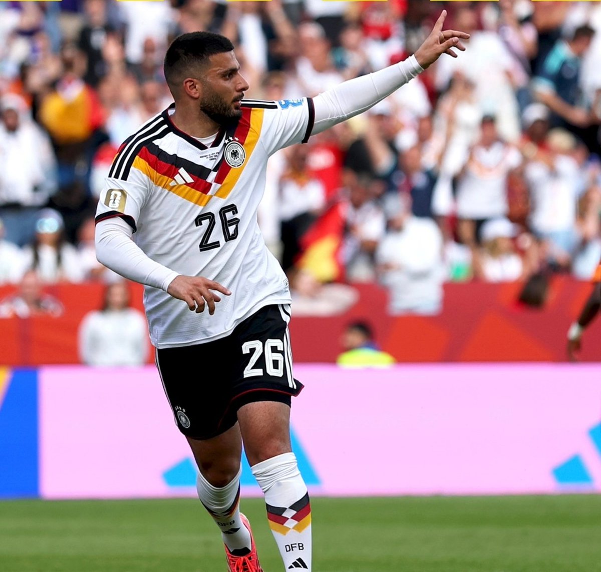 azadpenaberl's tweet photo. Chabos wissen wer der Babo ist !

Kurdischer Einfluss auf die Deutsch Nationalmannschaft 🇩🇪❤️☀️💚 https://t.co/gVxBb7ORFk