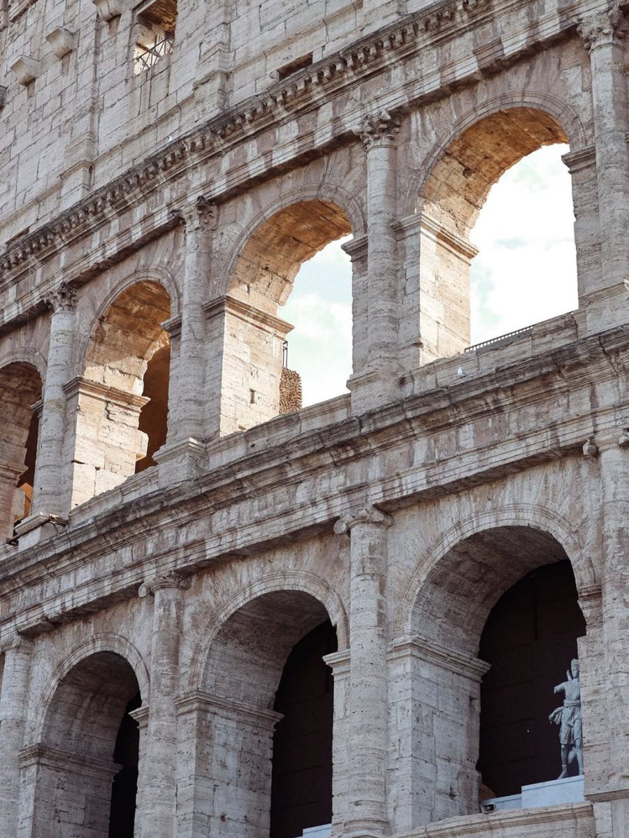 xalaetan's tweet photo. Rome, through the lens of my eyes 📸🏛

Sunset hues bathed in golden light on old stonework, streets redolent of espresso and bread, and an unfilmed Colosseum.

I went to chase the city and returned with pictures etched in my memory. 🇮🇹 https://t.co/pxD6yteYUN