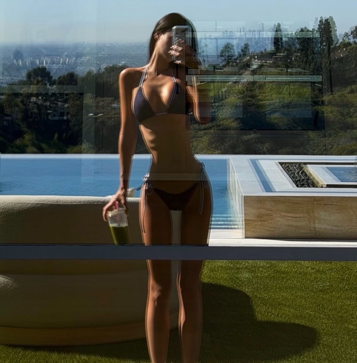 enduringeros's tweet photo. today vibe doing my gua sha and fascia release outside by my mum's pool https://t.co/kzlfhjHIvQ