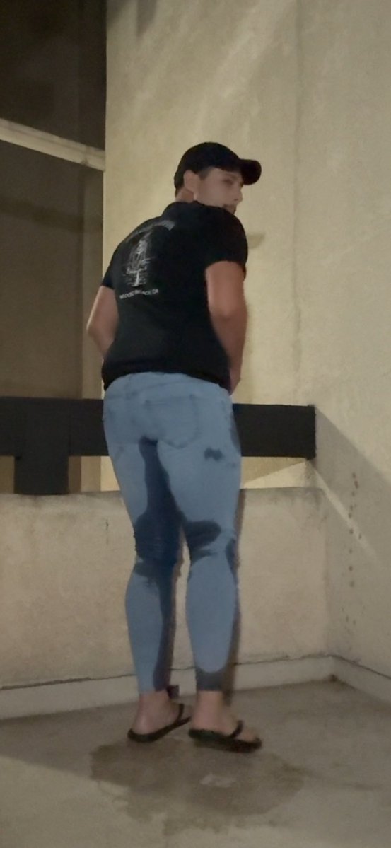 tightpisspants's tweet photo. Made a bet to piss my pants every time the USA wins a #worldcup game… 
I have some catching up to do 😉⚽️🌊

#soccer #sports #gay #omo #peedpants #male #usa #pissedhimself #usmnt https://t.co/GBNmWEM73V