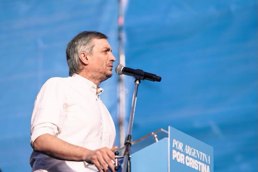 MarinaGlezer's tweet photo. “Si nuestra gente no es prioridad, ¿para qué la vamos de dirigentes? Y si tenemos miedo de representar los intereses de la gente, demos un paso al costado y dejemos a los que realmente tienen coraje de plantarse para defender a quienes necesitan” 
Máximo Kirchner https://t.co/6URBSiAyUE