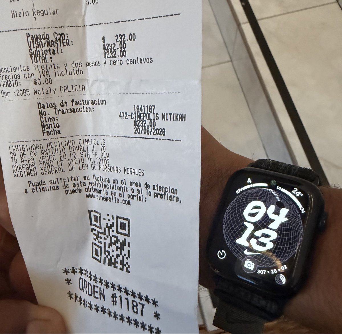 VissiusR's tweet photo. Tu sistema en Cinépolis mitikah es una burla @Cinepolis, de qué sirve ser “Súper Fanático” si tengo que esperar más de una hora unas palomitas y un refresco.
Hasta las 4:20pm la marcaron como “lista”
Ya no entré ni ha mi función, y estoy exigiendo un reembolso! https://t.co/IuZfBYW6EP