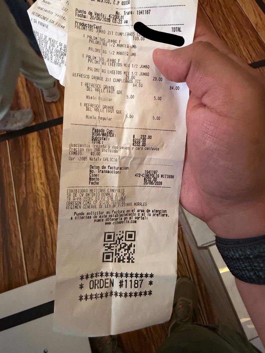VissiusR's tweet photo. Tu sistema en Cinépolis mitikah es una burla @Cinepolis, de qué sirve ser “Súper Fanático” si tengo que esperar más de una hora unas palomitas y un refresco.
Hasta las 4:20pm la marcaron como “lista”
Ya no entré ni ha mi función, y estoy exigiendo un reembolso! https://t.co/IuZfBYW6EP