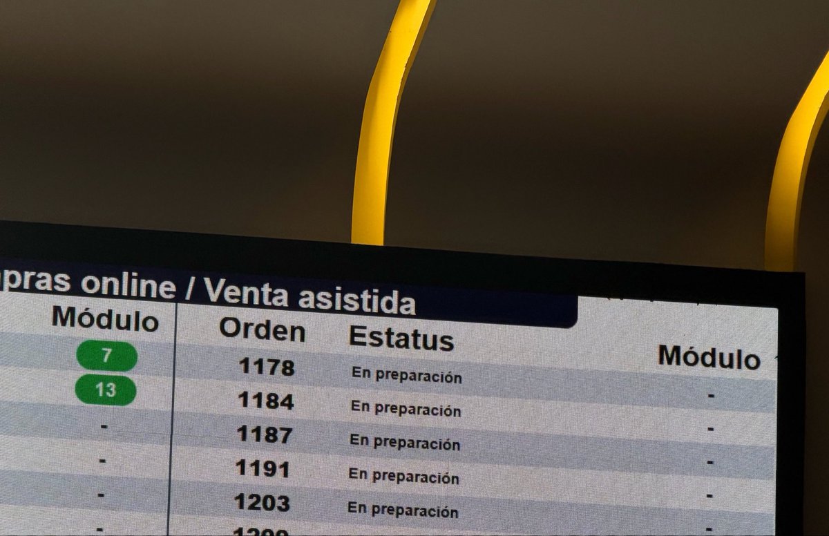 VissiusR's tweet photo. Tu sistema en Cinépolis mitikah es una burla @Cinepolis, de qué sirve ser “Súper Fanático” si tengo que esperar más de una hora unas palomitas y un refresco.
Hasta las 4:20pm la marcaron como “lista”
Ya no entré ni ha mi función, y estoy exigiendo un reembolso! https://t.co/IuZfBYW6EP