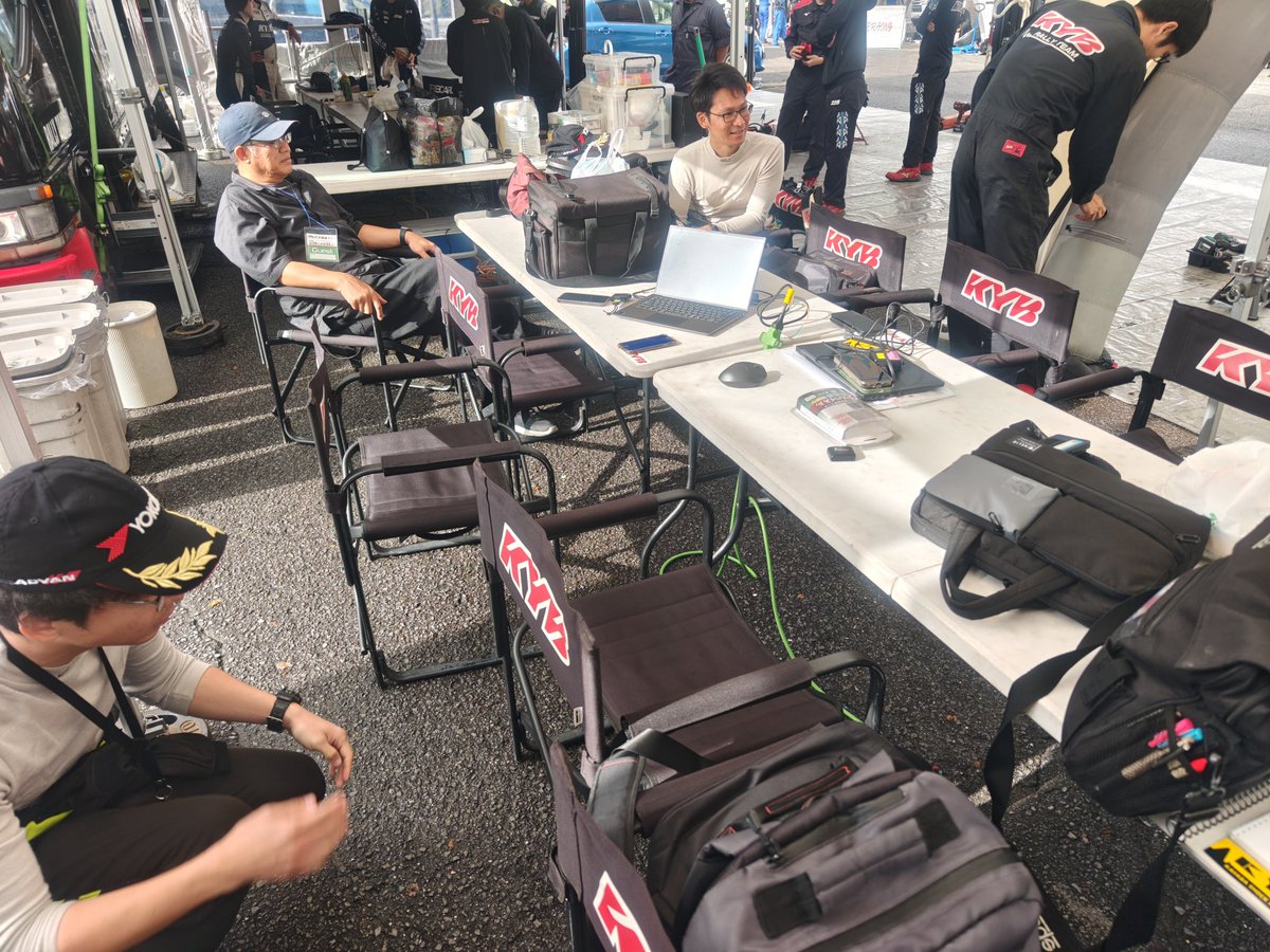 KAYABA_KYB's tweet photo. 全日本ラリー選手権 Rd.4 久万高原ラリー🏁
2日目の朝を迎えました。
朝はリラックスムードながらも戦術についてトーク中です。
無事完走、順位を上げれるよう頑張ります!応援よろしくお願い致します✨
#カヤバ #kyb #kayaba #全日本ラリー選手権 #久万高原ラリー #萱脚 #かやあし https://t.co/UtYQuz4Q0J