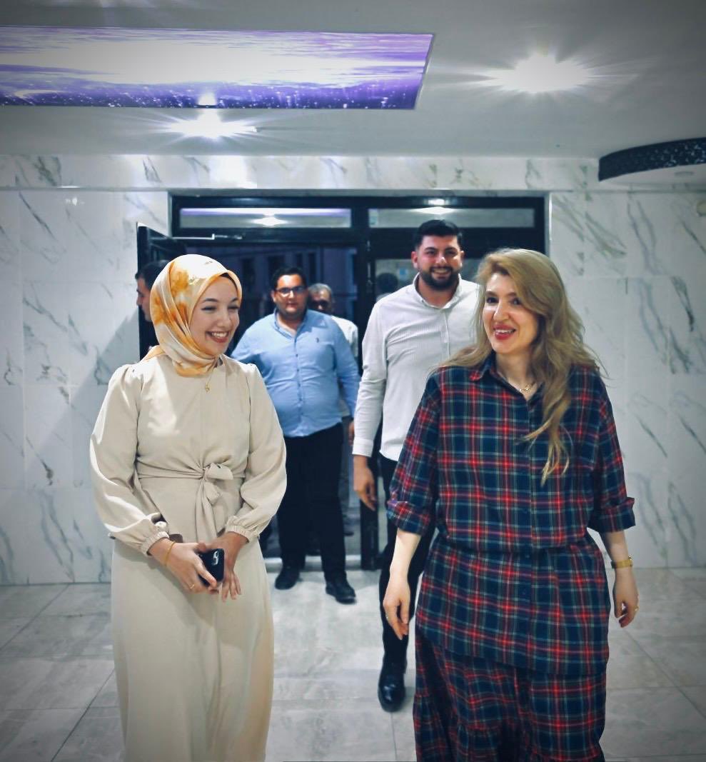 SiracOlmeztoprk's tweet photo. 📍 BATTALGAZİ | ÇÖŞNÜK MAHALLESİ 🤝🏡

📌 AK Parti Yeşilyurt Gençlik Kolları geçmiş dönem Başkanımız Sefa Berk kardeşimizi hanesinde ziyaret ederek hasbihâl ettik. AK Parti teşkilatlarımızın her kademesinde görev alan dava arkadaşlarımızın ortaya koyduğu emek, fedakârlık ve gayret; teşkilatlarımızın en önemli gücünü oluşturmaktadır.

📌 AK Parti İl Yönetim Kurulu Üyelerimiz, Yeşilyurt İlçe Başkan Yardımcımız ve ilçe yönetim kurulu üyelerimiz ile Battalgazi Çöşnük Mahalle Muhtarımız da ziyaretimizde bizlere eşlik etti. Misafirperverlikleri dolayısıyla Sefa Berk kardeşimize ve çok değerli ailesine teşekkür ediyor, Cenab-ı Hakk’tan sağlık diliyoruz. 🏡
