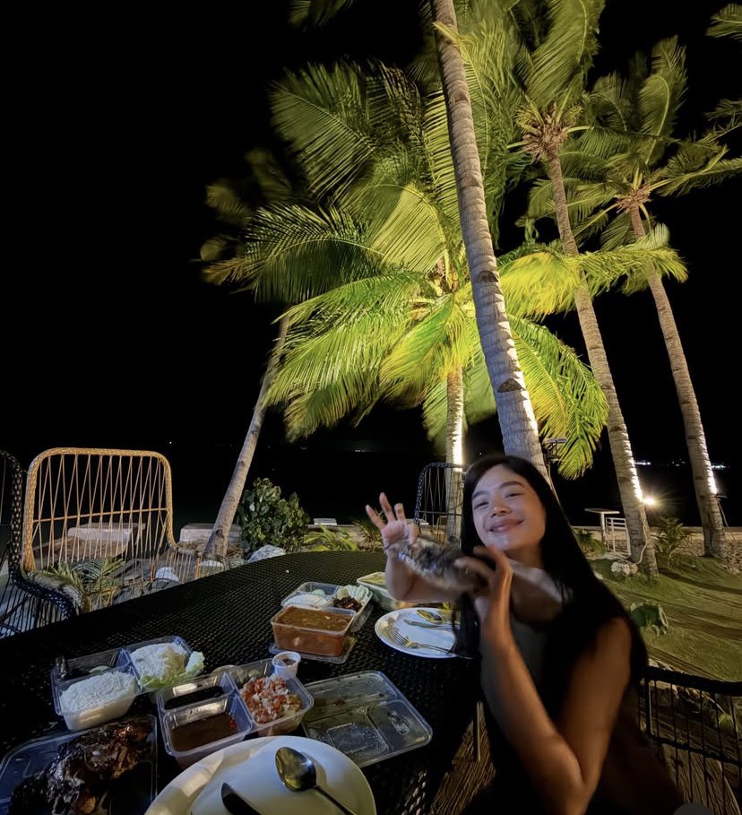 ann4db's tweet photo. dustbia’s lock in taping is basically dustbia’s everyday date 💛 SANA ALL PO https://t.co/A6Ch0Z8fRN