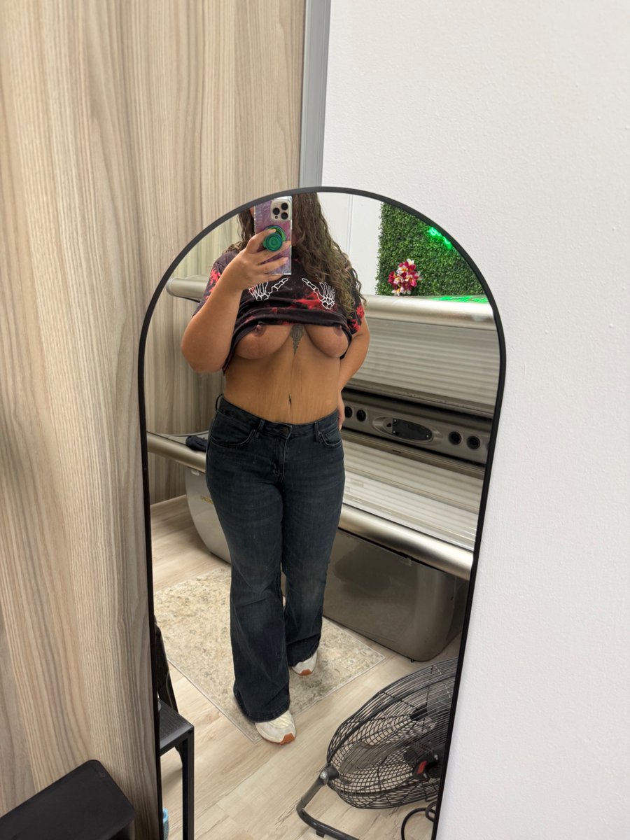 EuphoriaGates's tweet photo. I’m not looking for a fan. I’m looking for a man who knows exactly what he has. If he doesn’t treat me like a queen, he can stay in the audience and watch from a distance. 👑🔥

#QueenEnergy #KnowYourWorth #CurvyConfidence #ThirstTrap #Unapologetic https://t.co/pHDgXAtVVK