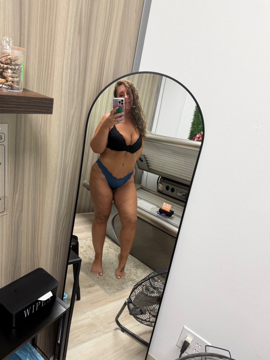 EuphoriaGates's tweet photo. I’m not looking for a fan. I’m looking for a man who knows exactly what he has. If he doesn’t treat me like a queen, he can stay in the audience and watch from a distance. 👑🔥

#QueenEnergy #KnowYourWorth #CurvyConfidence #ThirstTrap #Unapologetic https://t.co/pHDgXAtVVK