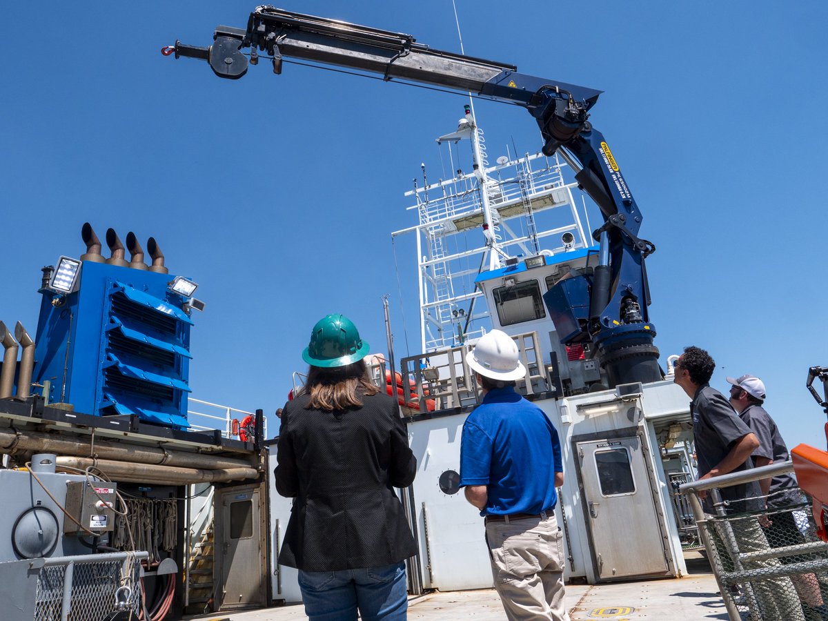 Rep. McBride test runs the crane on the back aft of the R/V Hugh R. Sharp.