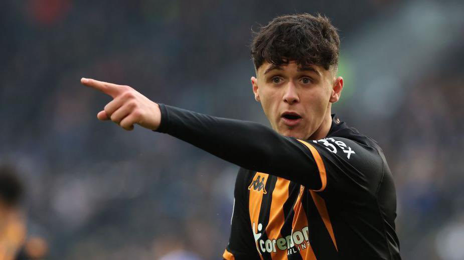 Norwich_Updates's tweet photo. Norwich City are eyeing a move for Hull City defender Ryan Giles this summer. 

[@SportsPeteO] | #NCFC https://t.co/Iqzb2OfhmH