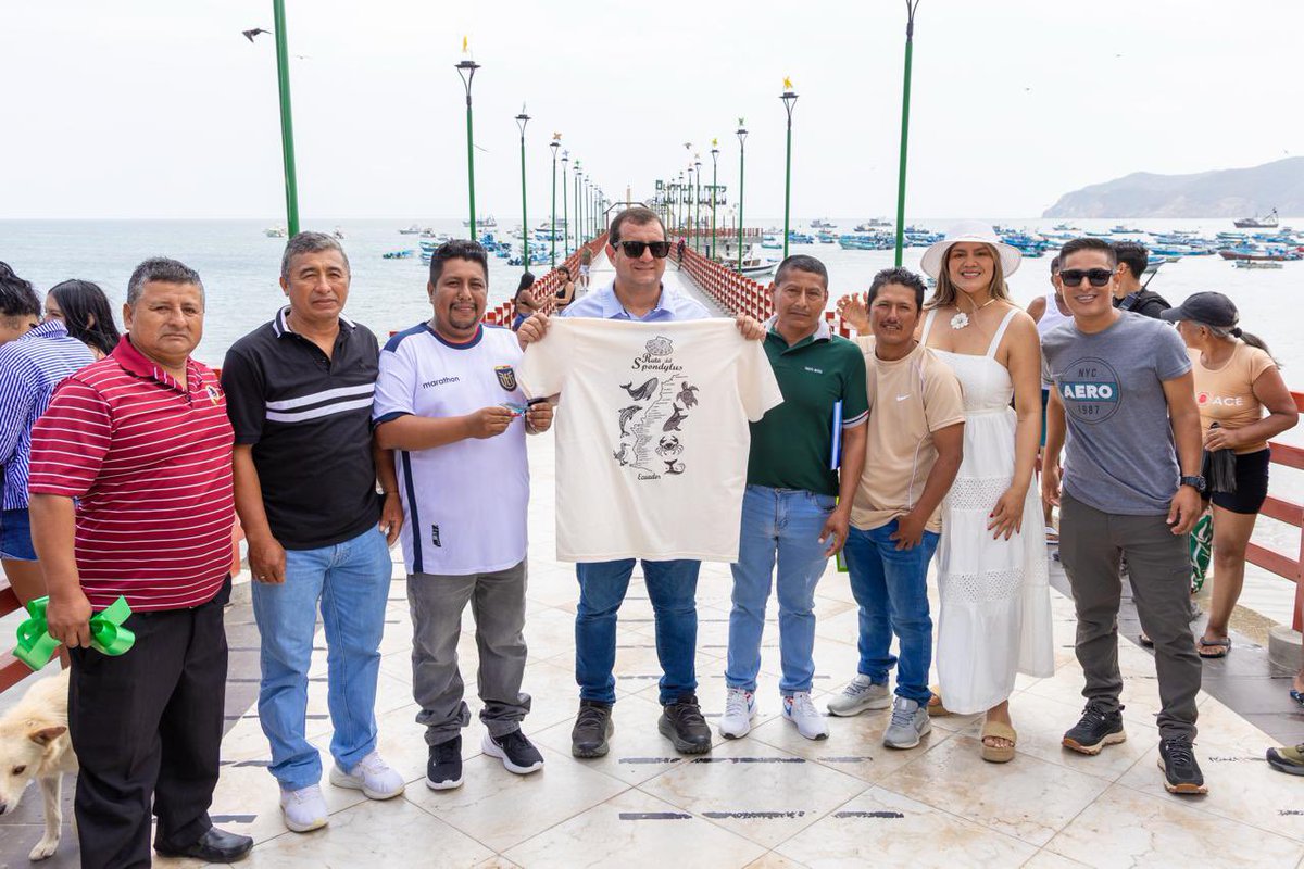 Leoorlandoa's tweet photo. Con enorme alegría entregamos la rehabilitación del muelle turístico de Puerto López, una obra que fortalece el turismo, dinamiza la economía local y prepara al cantón para una nueva temporada de avistamiento de ballenas jorobadas. 

Con una inversión superior a los 96 mil dólares, recuperamos un espacio emblemático que recibe cada año a miles de visitantes que llegan para admirar uno de los espectáculos naturales más impresionantes del planeta y que ocurre en las costas manabitas. 

Las ballenas jorobadas recorren más de 8 mil kilómetros para llegar a Puerto López, un viaje extraordinario que cada año llena de vida nuestras costas, fortalece el turismo y proyecta al mundo la belleza natural de Manabí.