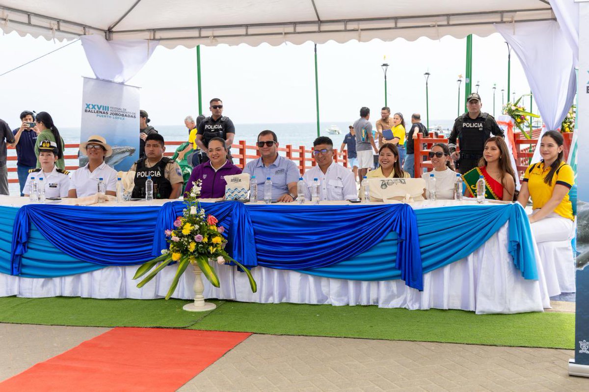 Leoorlandoa's tweet photo. Con enorme alegría entregamos la rehabilitación del muelle turístico de Puerto López, una obra que fortalece el turismo, dinamiza la economía local y prepara al cantón para una nueva temporada de avistamiento de ballenas jorobadas. 

Con una inversión superior a los 96 mil dólares, recuperamos un espacio emblemático que recibe cada año a miles de visitantes que llegan para admirar uno de los espectáculos naturales más impresionantes del planeta y que ocurre en las costas manabitas. 

Las ballenas jorobadas recorren más de 8 mil kilómetros para llegar a Puerto López, un viaje extraordinario que cada año llena de vida nuestras costas, fortalece el turismo y proyecta al mundo la belleza natural de Manabí.