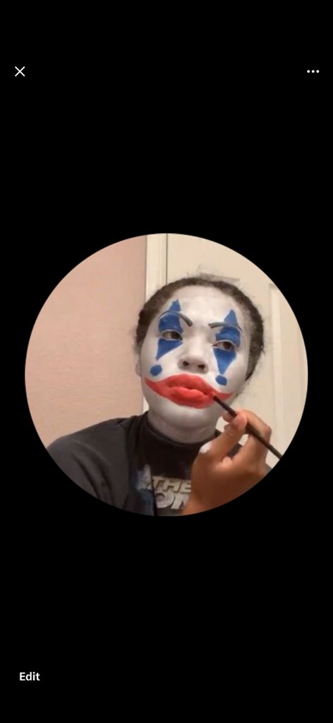 ApericubeS's tweet photo. Bon attendez ! Ya une Twitto qui m’a reconnu toute à l’heure au pain porc et elle a dit que je ressemblais à ma PP 😭de base j’étais fier en mode ah je suis pas un catfish sauf que … 

Ma pp actu c’est ça : https://t.co/xdwMh8sg8Z