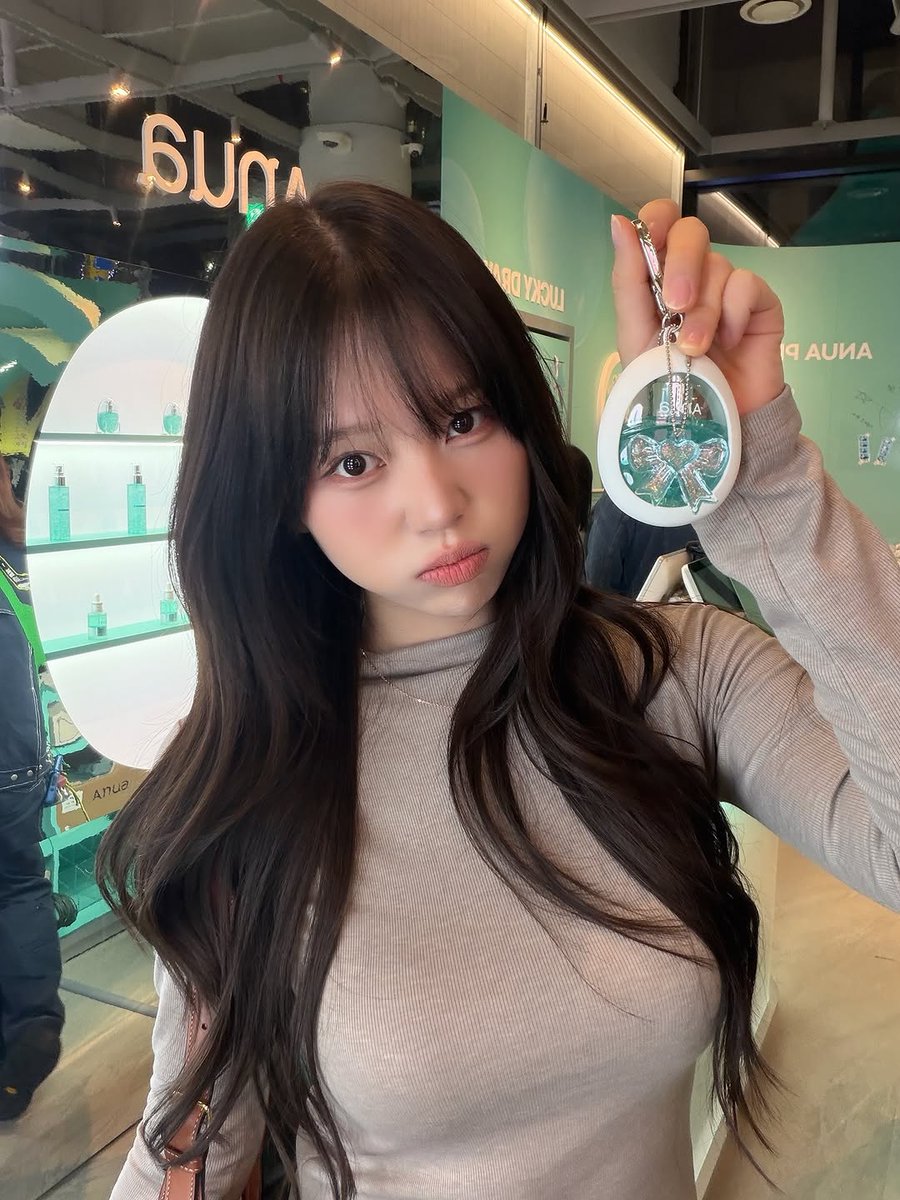 sunn41651bm's tweet photo. 외출한 나 어떤데 ㅋ

1등 PDRN 아누아에서 영롱한 미스트 출시라니,,,

이번 미스트는 귀여운 30ml 휴대용 미스트랑
대용량 100Ml로 출시됐다구!!!!!!!!

뿌렸��때만 촉촉하고 기름진 광 도는 미스트가 아닌 오랫동안 유지되는 진짜 수분광이라 요즘 너무 쓰기 좋은,,

역 https://t.co/9UbzDzsWgj