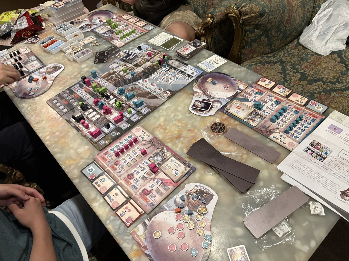 noki0219's tweet photo. Falling 4人戦でプレイ
落下してくる古代文明の塔を
探索するゲームなんだけど
2人戦と違って
結構締められるから
おもろかった
プロモセットも購入したしね https://t.co/uBTqamInFd