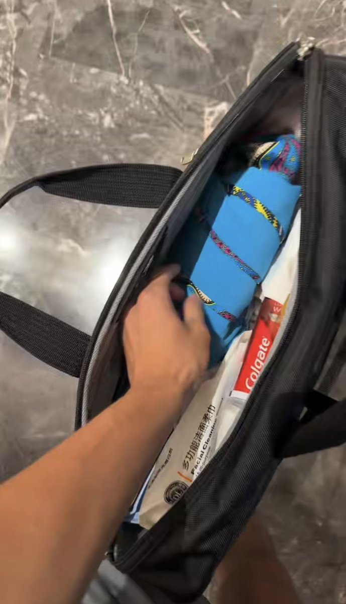 Zzspa0371's tweet photo. 昆航空乘小姐姐值飞哈尔滨返回新郑国际机场，提前约好精油Spa和小花园保养，准时到岗，互勉 https://t.co/V6OsbSYGkg