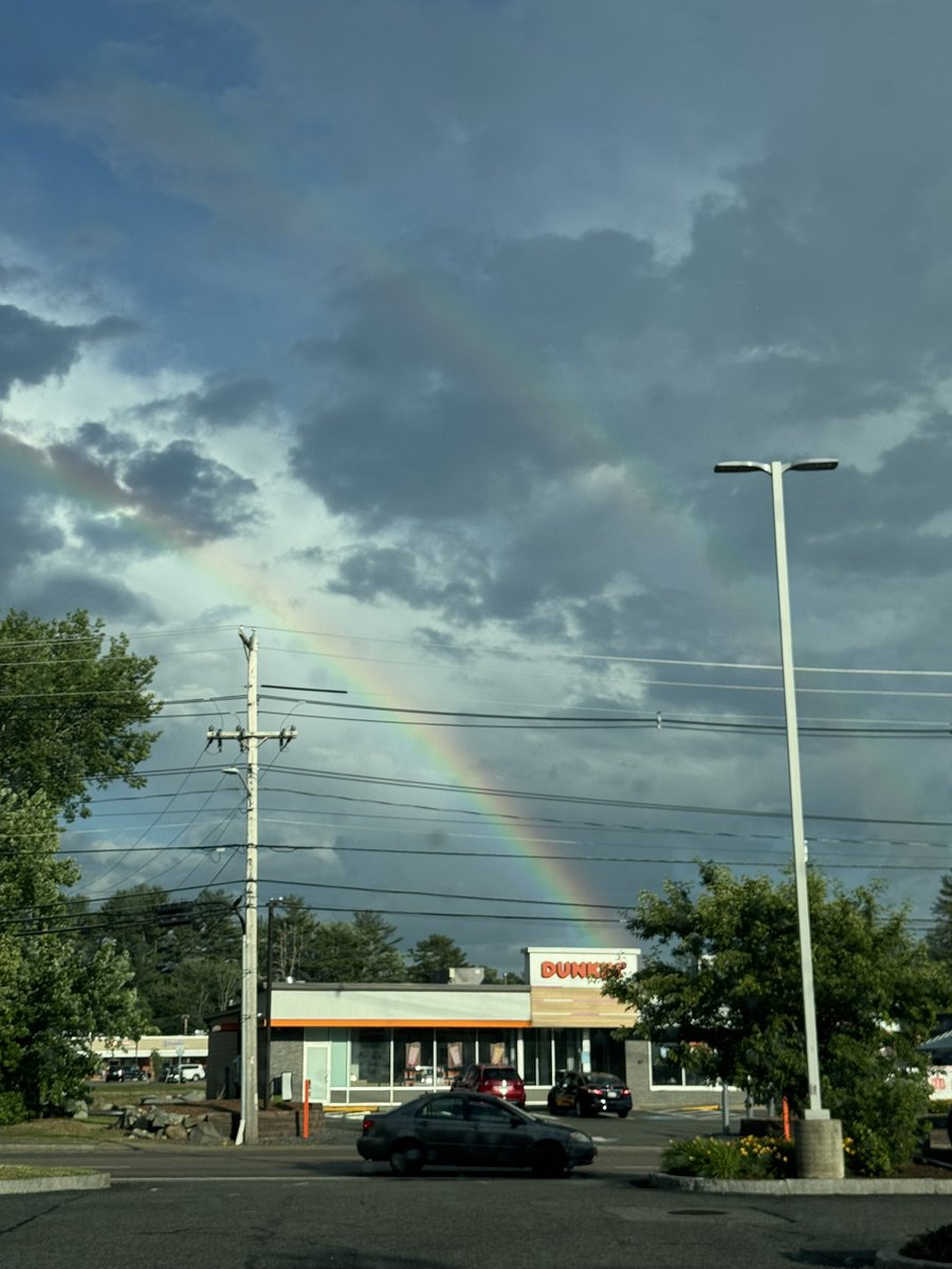 DozaVisuals's tweet photo. Most Massachusetts thing ever @dunkindonuts in Easton https://t.co/JDZK6jStu9