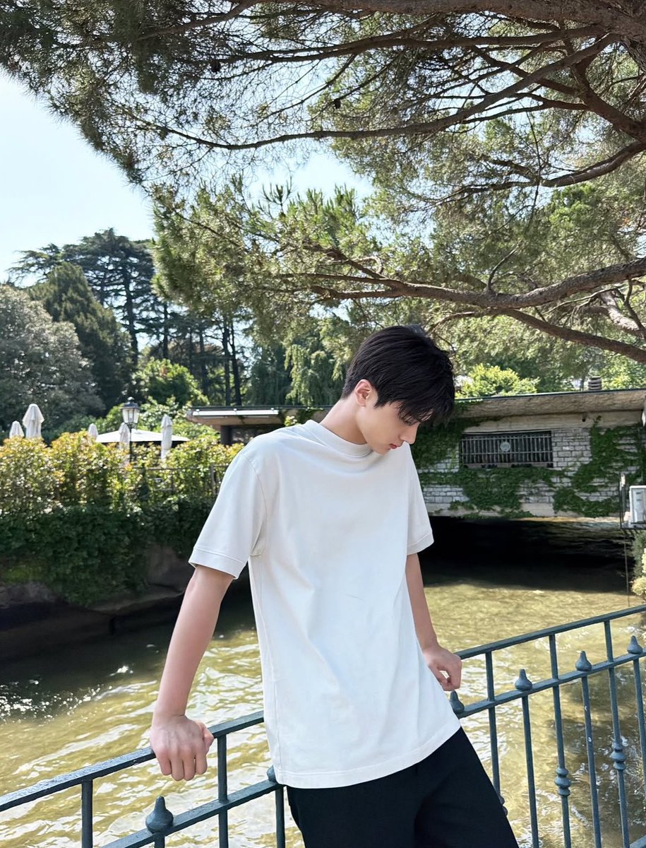 taurusrolls's tweet photo. he's so boyfriend i swear https://t.co/CFabGEsc6P