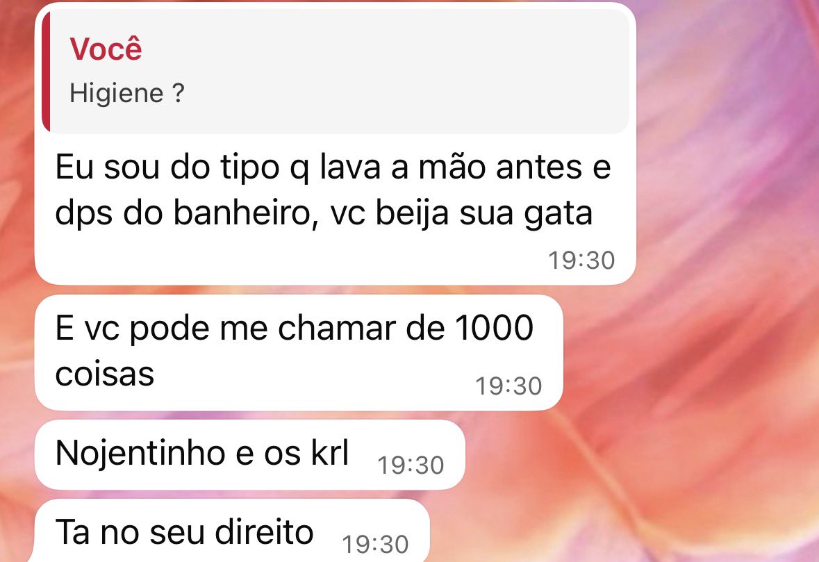 offeliars's tweet photo. Eu acabei de tomar um fora e ser chamada de PORCA por beijar a minha gata, mano do céu kkk https://t.co/tCfgCrq6aT