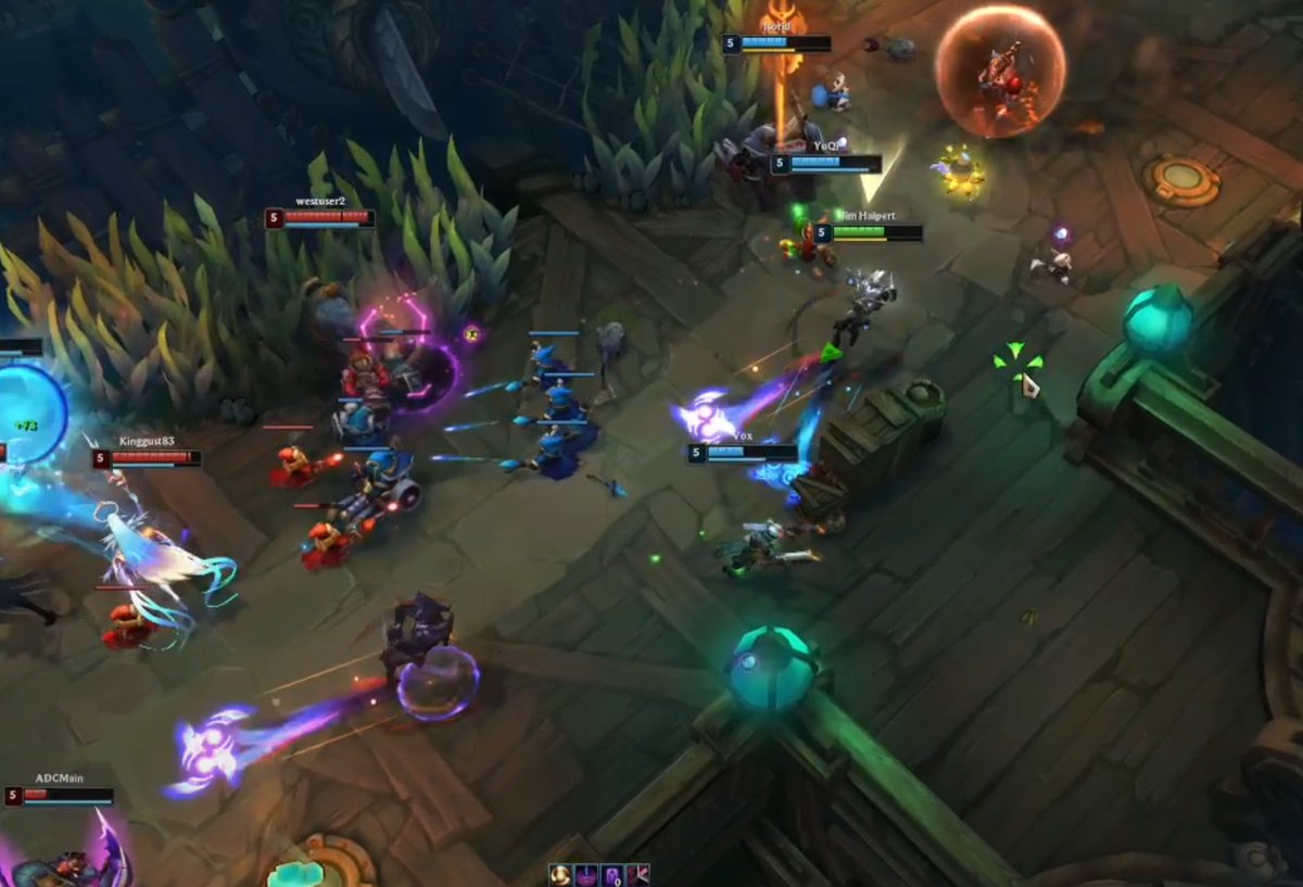 MultiRolePlayed's tweet photo. @LoL_France @RiotGamesFrance yo les potes, normal que zed lance bien 2 shuriken avec l'augment mais pas la shadow ? c'est un peu nul du coup non ? https://t.co/1gnC7L1lXt