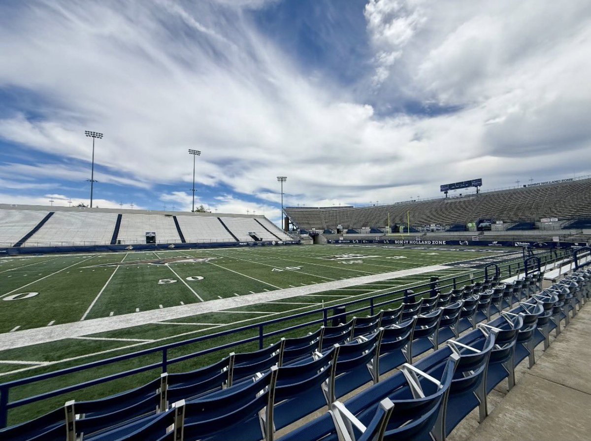 niel48321's tweet photo. Great afternoon campin with the champs  in Bozeman yesterday at @MSUBobcats_FB thank you @marcus_monaco for having me out! It sure is beautiful in Montana 
Here is a 45 , 4.4 punt that landed out of bounds at the 5! https://t.co/bLmHTwMLHf
