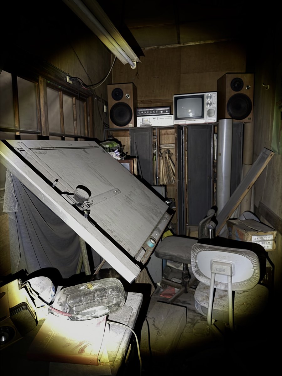 ruins_fictional's tweet photo. 小さな町の、巨大廃工場。

#廃墟 #廃工場 https://t.co/wVSWTdcbqO