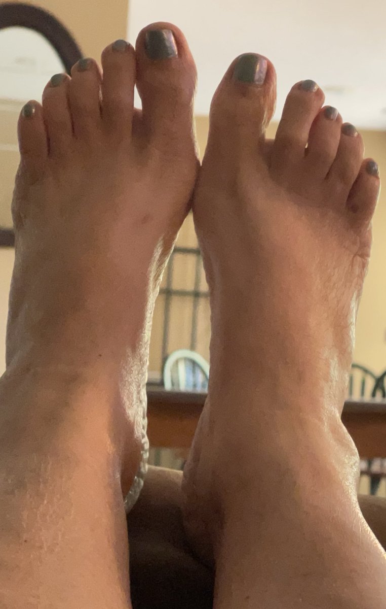 PediForce's tweet photo. Feet Up FIFA Saturday Evening. #theseshouldbeinyourlap #bestplacemyplace #fifafeet https://t.co/2wRqL1IjJw