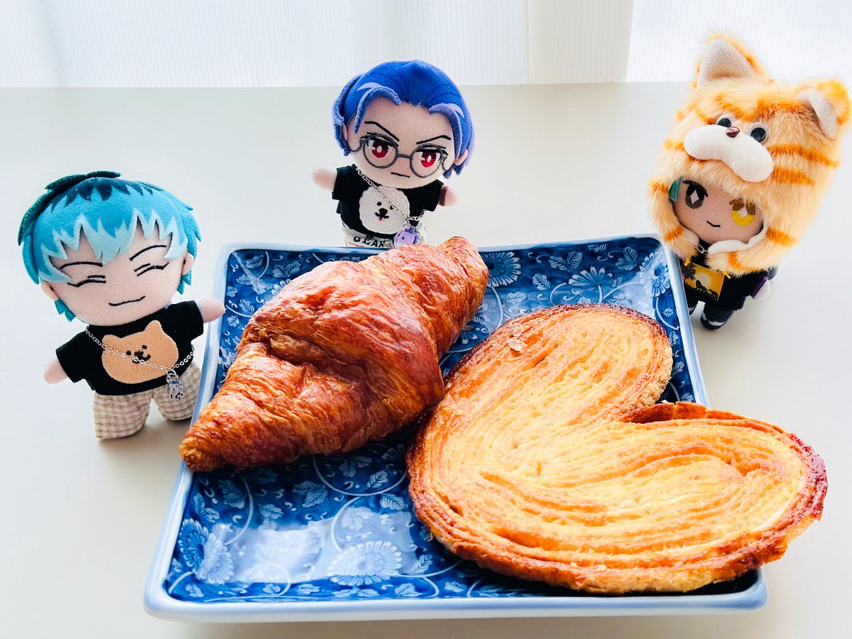 pia_kugi's tweet photo. 朝ごはん♪でかでかパン🥐♪ https://t.co/wgfcNlhhhe