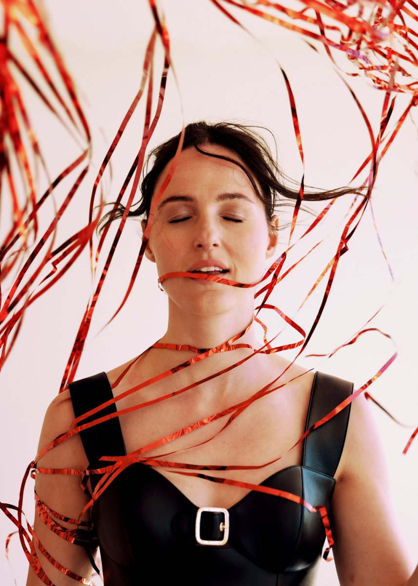 renatereinsvebr's tweet photo. Renate Reinsve fotografada por Marie Rouge para a Libération (2025). 🤍 https://t.co/a9WUtCgofB