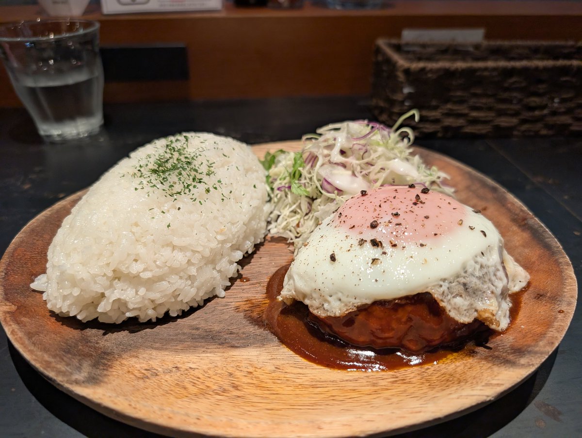 roniya400x's tweet photo. 仙台着いたー
腹減ったので仙台牛食す https://t.co/j9Pj2T6Eu4