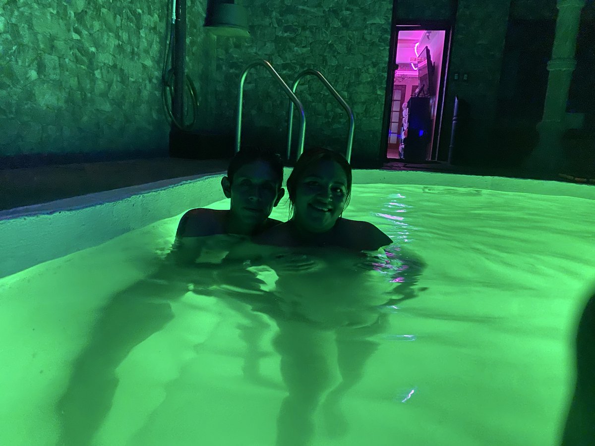 yessijeovani's tweet photo. Nos tocó disfrutar en pareja pero en @CLUBHUGOSW2012 https://t.co/EWSXEwEPUt