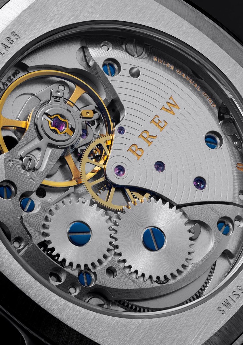 TamerSaito's tweet photo. Mikro saat markası 🇺🇸 Brew Watch Co tasarımcı Jonathan Ferrer tarafından New York'ta kuruldu.

Retro TV kasa tasarımları ve kahve kültüründen beslenen detaylarıyla saat dünyasında tamamen kendine has bir kulvar yarattı

Fotoğraf : Metric - Manual Wind Copper

Fiyat : 774,95 € https://t.co/Rf9utJuqaD