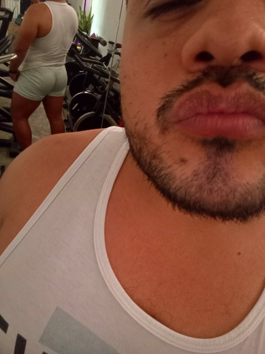 gonza49262's tweet photo. Está por que me gustan mis labios https://t.co/CLKXV8EWuW