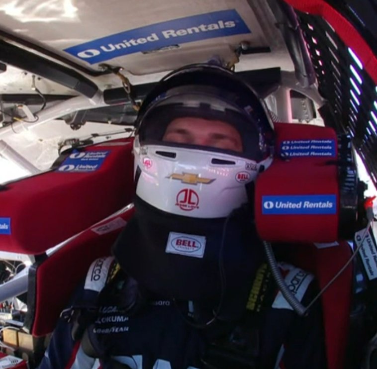 PANICKEDPANDUH's tweet photo. Me as soon as the race ends: https://t.co/pnohrZFNDn