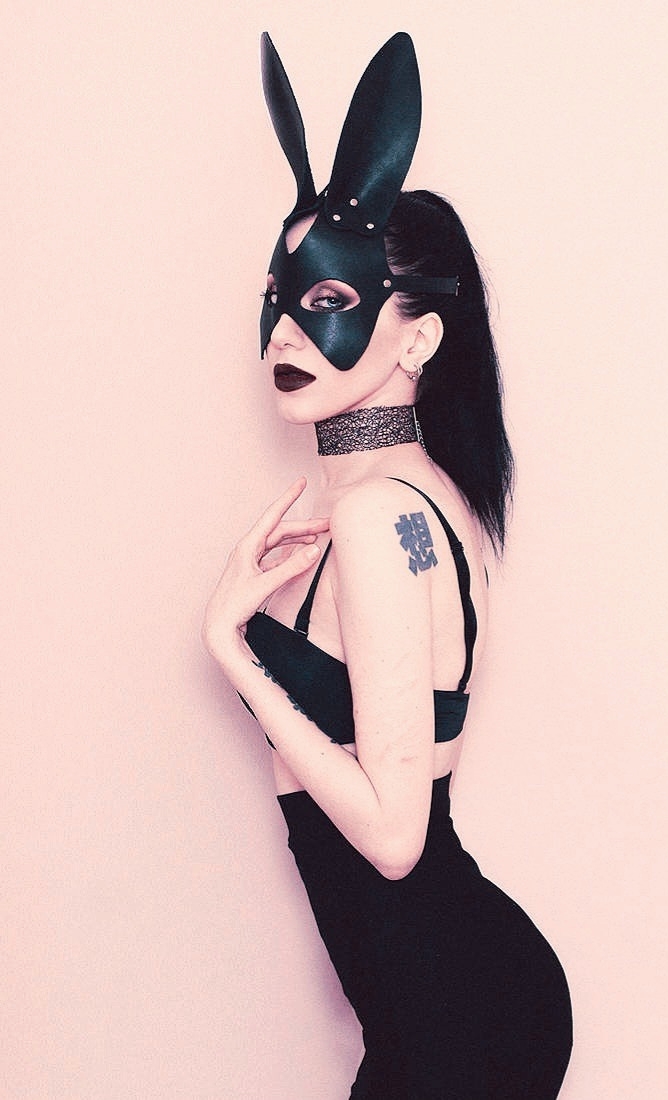 WickedlyBound's tweet photo. Your calm strikes first 🌑, cold and unmistakable. #Bondage https://t.co/SVCtlgubWh